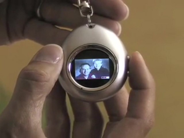 Digital Photo Frame Keychain - image 4 from the video