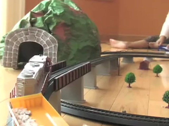 Freightline U.S.A. Train Set - image 5 from the video