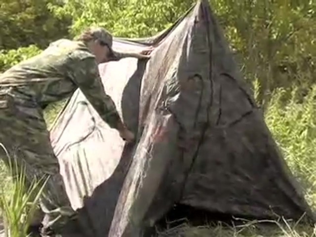 Guide Gear&reg; Double Hub Blind TrueTimber&#153; - image 4 from the video