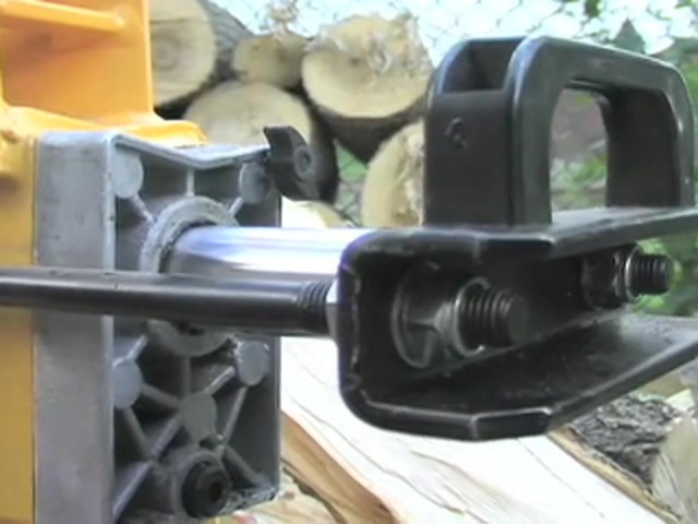 Pow 'R' kraft&reg; 7 - ton 2 - speed Log Splitter - image 4 from the video