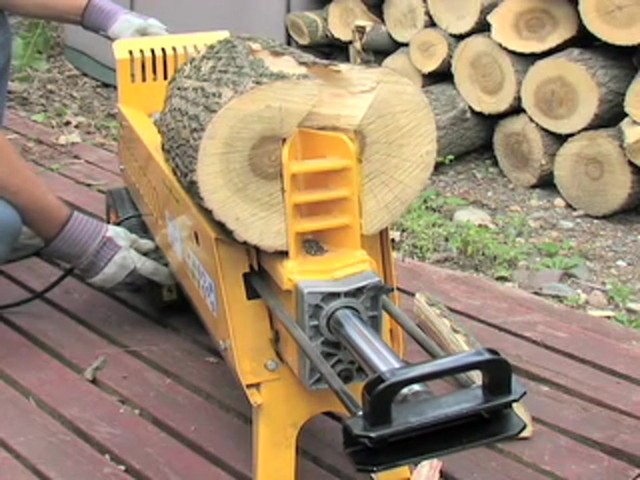 Pow 'R' kraft&reg; 7 - ton 2 - speed Log Splitter - image 7 from the video