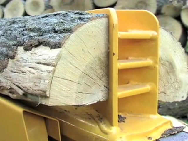 Pow 'R' kraft&reg; 7 - ton 2 - speed Log Splitter - image 9 from the video