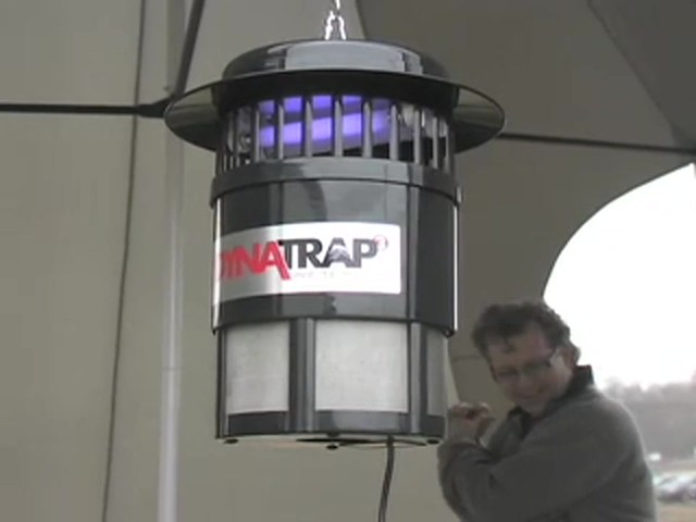 DYNATRAP 3&#153; Insect Eliminator - image 10 from the video