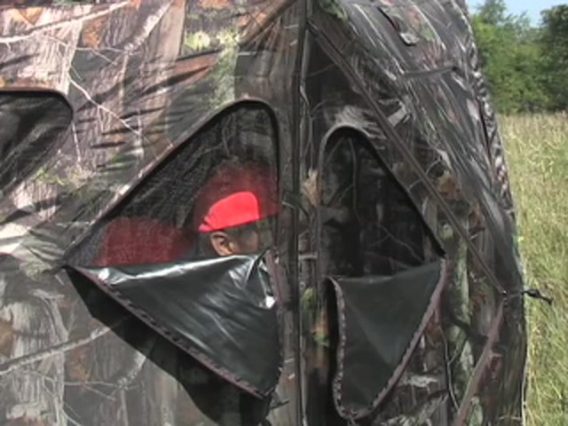 Deluxe 5 - hub Ground Blind Next Camo&reg; - image 10 from the video
