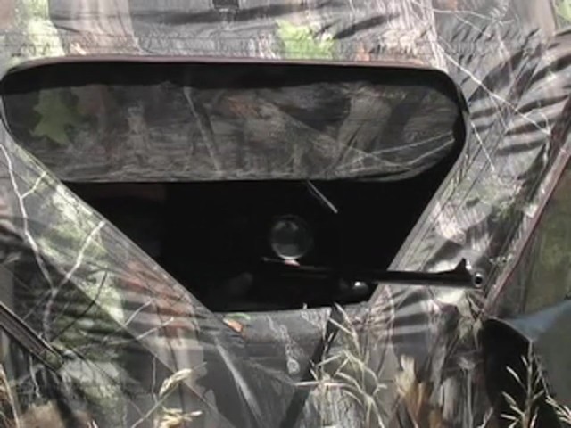 Deluxe 5 - hub Ground Blind Next Camo&reg; - image 6 from the video