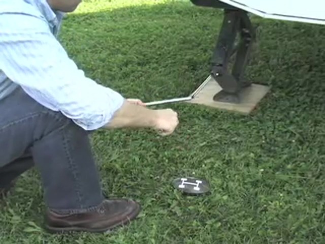 Wireless Remote RV Leveler - image 8 from the video