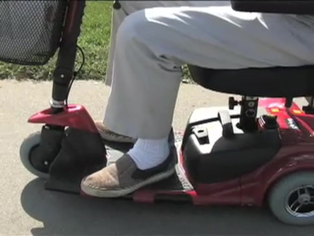 Falcon&reg; 3 - wheel Electric Scooter - image 4 from the video