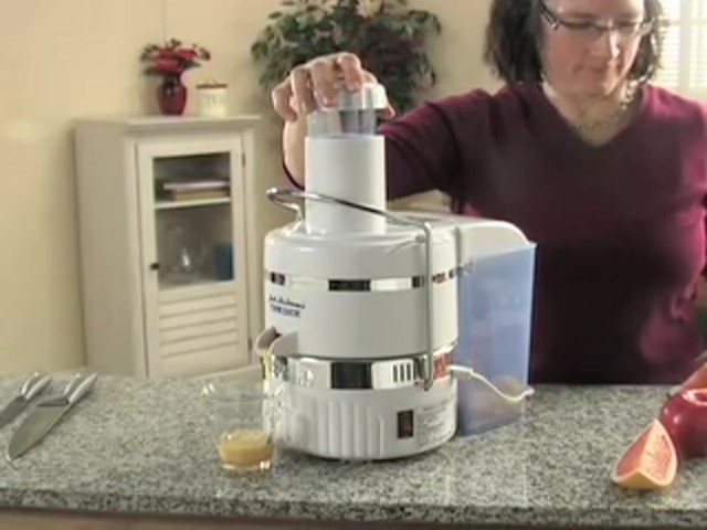 Jack LaLanne&reg; Power Juicer - image 5 from the video