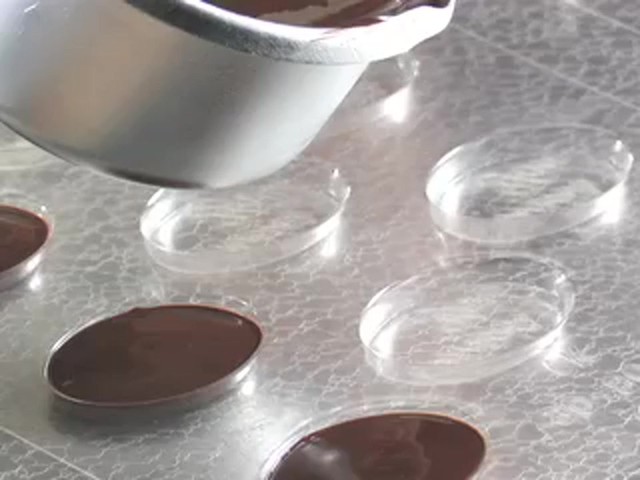 Double Chocolate Fondue Pot - image 7 from the video