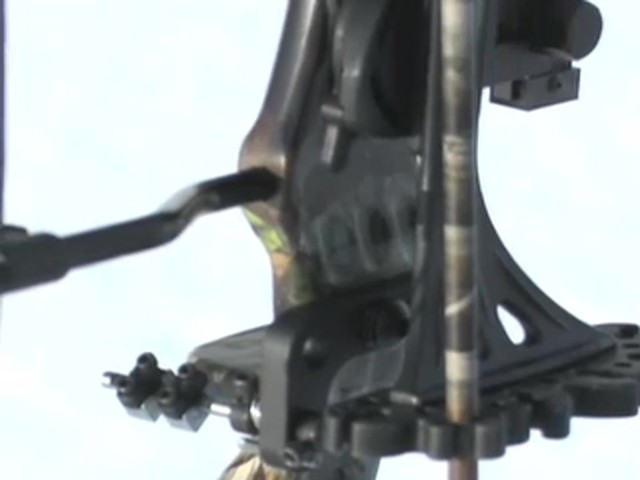 Martin&reg; Threshold Adventure Series Bow Kit Camo - image 9 from the video