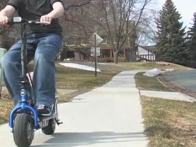 e - Zip 400 Electric Scooter - image 10 from the video