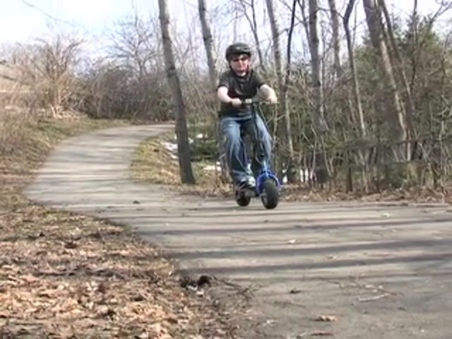 e - Zip 400 Electric Scooter - image 2 from the video