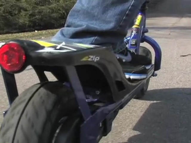 e - Zip 400 Electric Scooter - image 6 from the video
