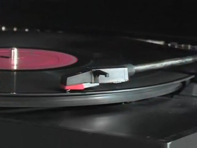 Crosley Archiver USB Turntable - image 3 from the video