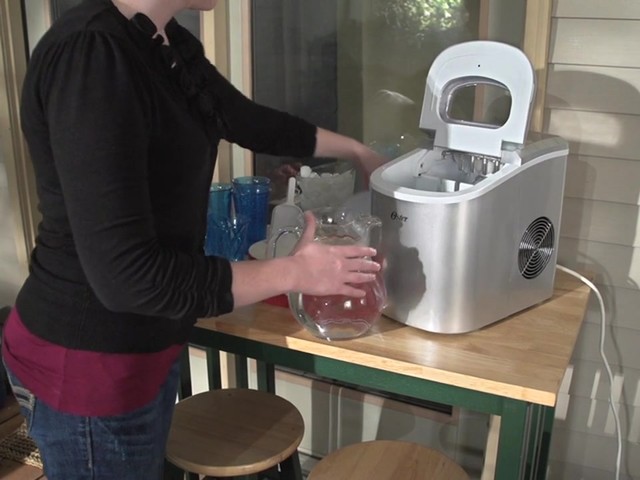 Portable Ice Maker - image 5 from the video