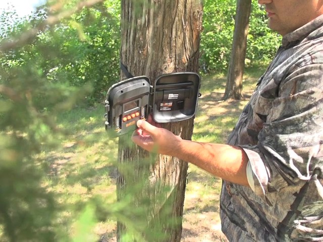 Hunten Outdoors GSC35-50IR 5.0MP Black Flash IR Game Camera - image 7 from the video