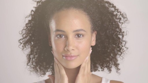 Pure Marula Facial Oil - image 7 from the video