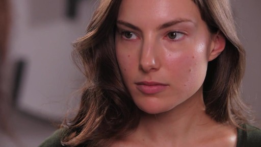 Romy's Tips: Glitter Eye Tutorial - image 2 from the video