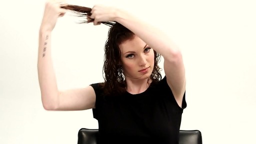 Ouidad Rake Shake - image 5 from the video
