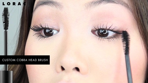 How To Apply LORAC Cobra Mascara - image 2 from the video