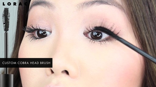 How To Apply LORAC Cobra Mascara - image 3 from the video