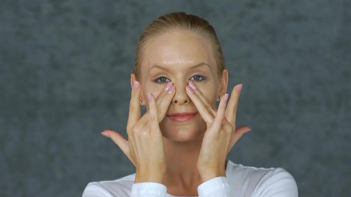 EVE LOM The Cleanser - image 6 from the video