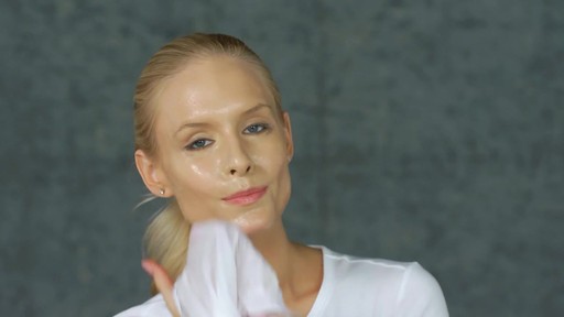 EVE LOM The Cleanser - image 9 from the video