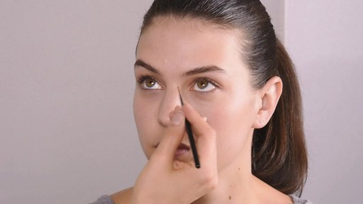 How to: Festival Eye Look - image 3 from the video
