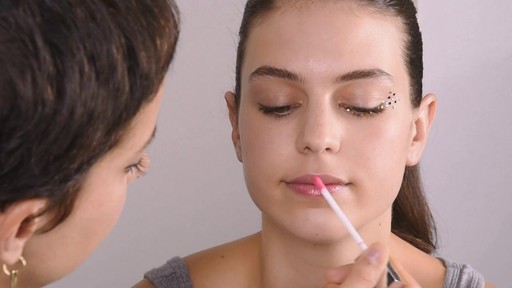 How to: Festival Eye Look - image 9 from the video