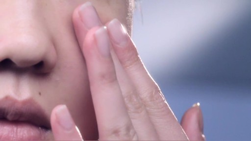 Erno Laszlo Ritual | Step 1: Cleanse - image 2 from the video