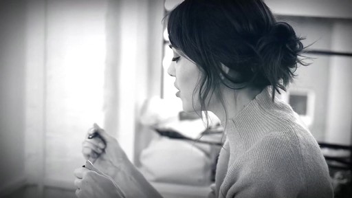 [Eyeko] Alexa Chung Cat Eye Tutorial - image 2 from the video