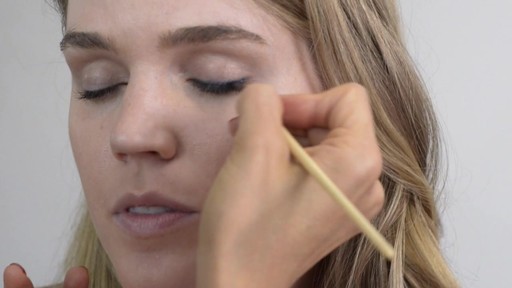 Romy's Tips: Navy Eyeliner - image 3 from the video