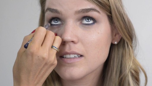 Romy's Tips: Navy Eyeliner - image 4 from the video