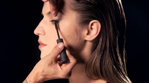 NARS Artistry Sessions : NARS Eyeliner Stylo Iconic Look - image 7 from the video