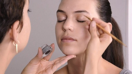 How To: Painterly Eye Runway Look - image 2 from the video