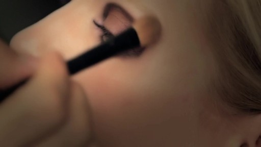 NARS Dual Intensity Eyeshadow - image 2 from the video