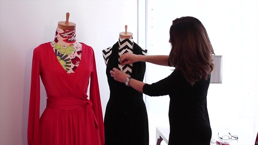 Hollywood Fashion Secret's Tape Gun - image 9 from the video