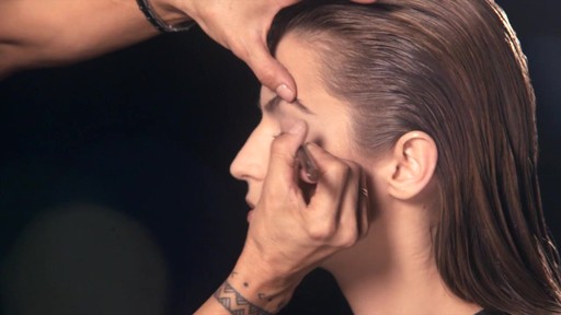 NARS Artistry Sessions : NARS Eyeliner Stylo Modern Look - image 3 from the video