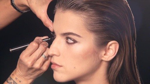NARS Artistry Sessions : NARS Eyeliner Stylo Modern Look - image 4 from the video