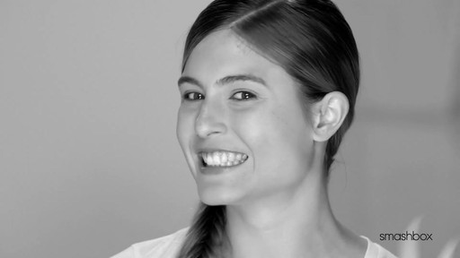 Smashbox Photo Filter Powder Foundation - image 3 from the video