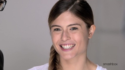 Smashbox Photo Filter Powder Foundation - image 9 from the video