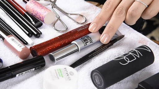 Summer Pops of Lip Color - image 9 from the video