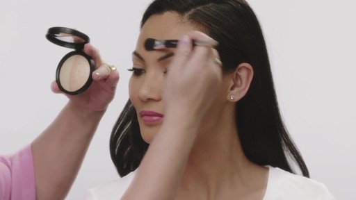 Laura's Beauty Recipes: Highlighting in 3 Easy Steps - image 9 from the video