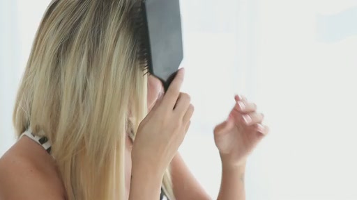 amika: beachy waves with 25mm curling wand - image 1 from the video