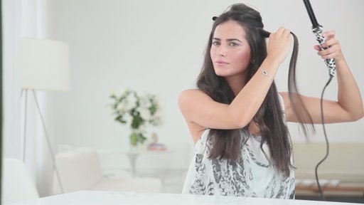 amika: loose curls with 19mm curling wand - image 3 from the video