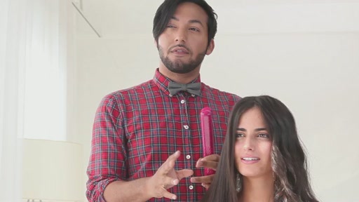 Use amika™ Ceramic Styler To Get Straight, Wavy or Curly Hair - image 1 from the video