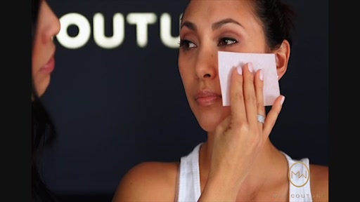 Mai Couture Blush Papier - image 5 from the video