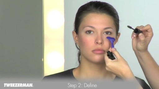 Tweezerman Dramatic Lashes - image 9 from the video