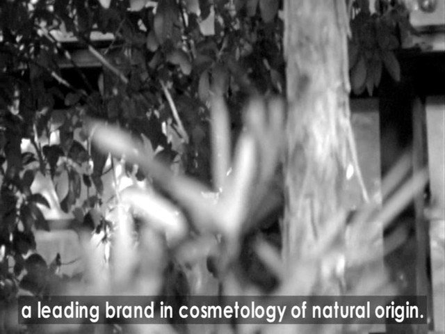 About NUXE - image 1 from the video
