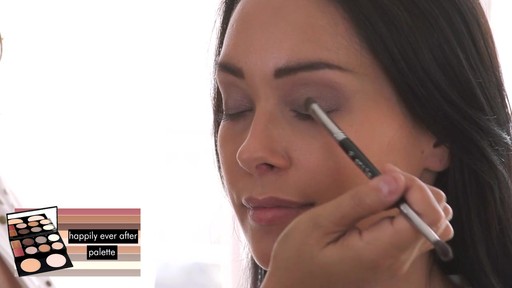 Stila Happily Ever After Palette - image 6 from the video